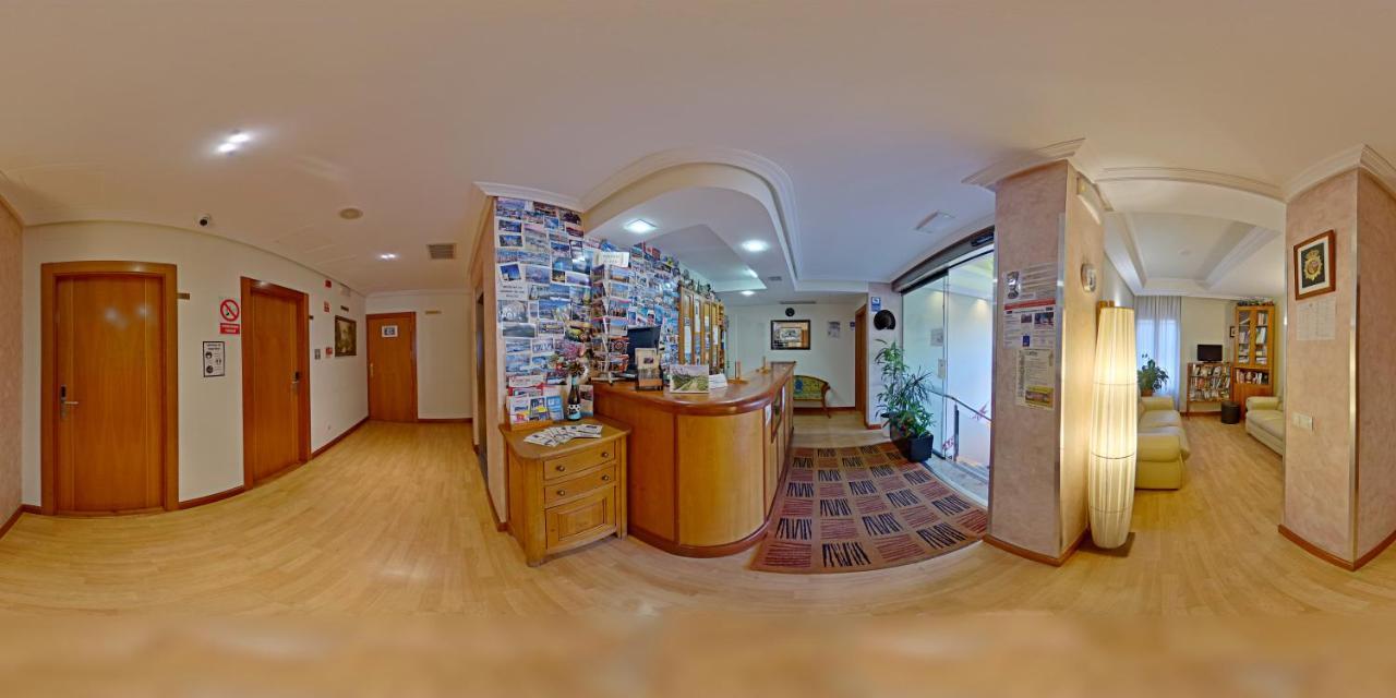 לאון Hostal Restaurante Boccalino מראה חיצוני תמונה