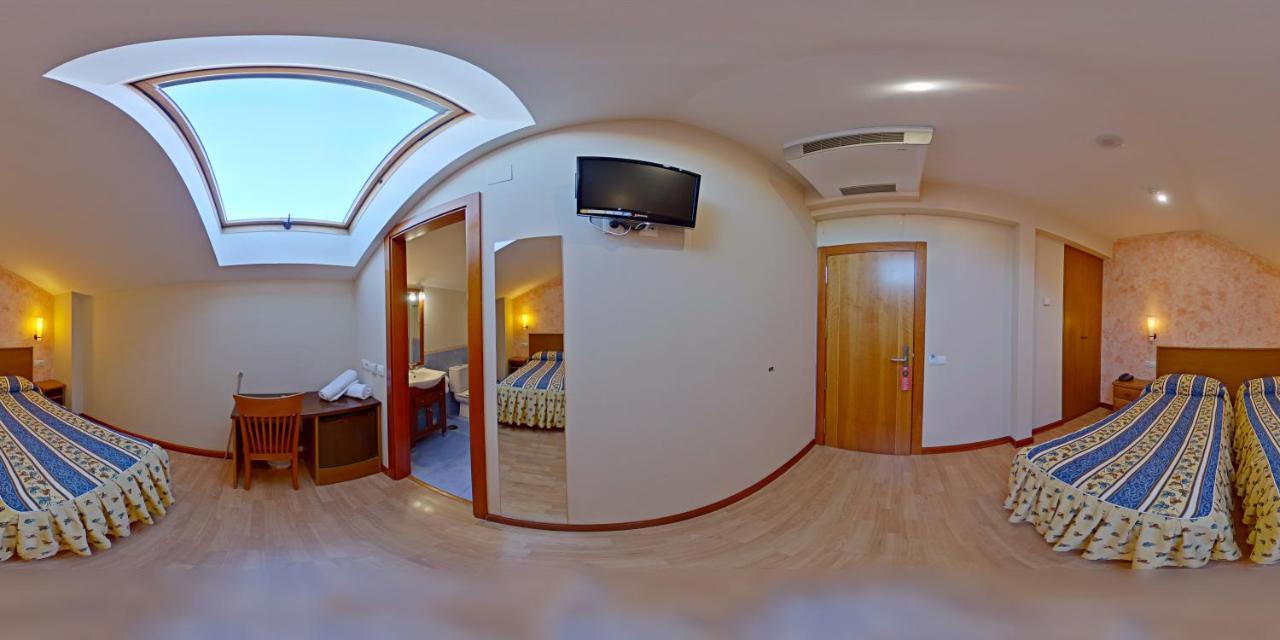 לאון Hostal Restaurante Boccalino מראה חיצוני תמונה