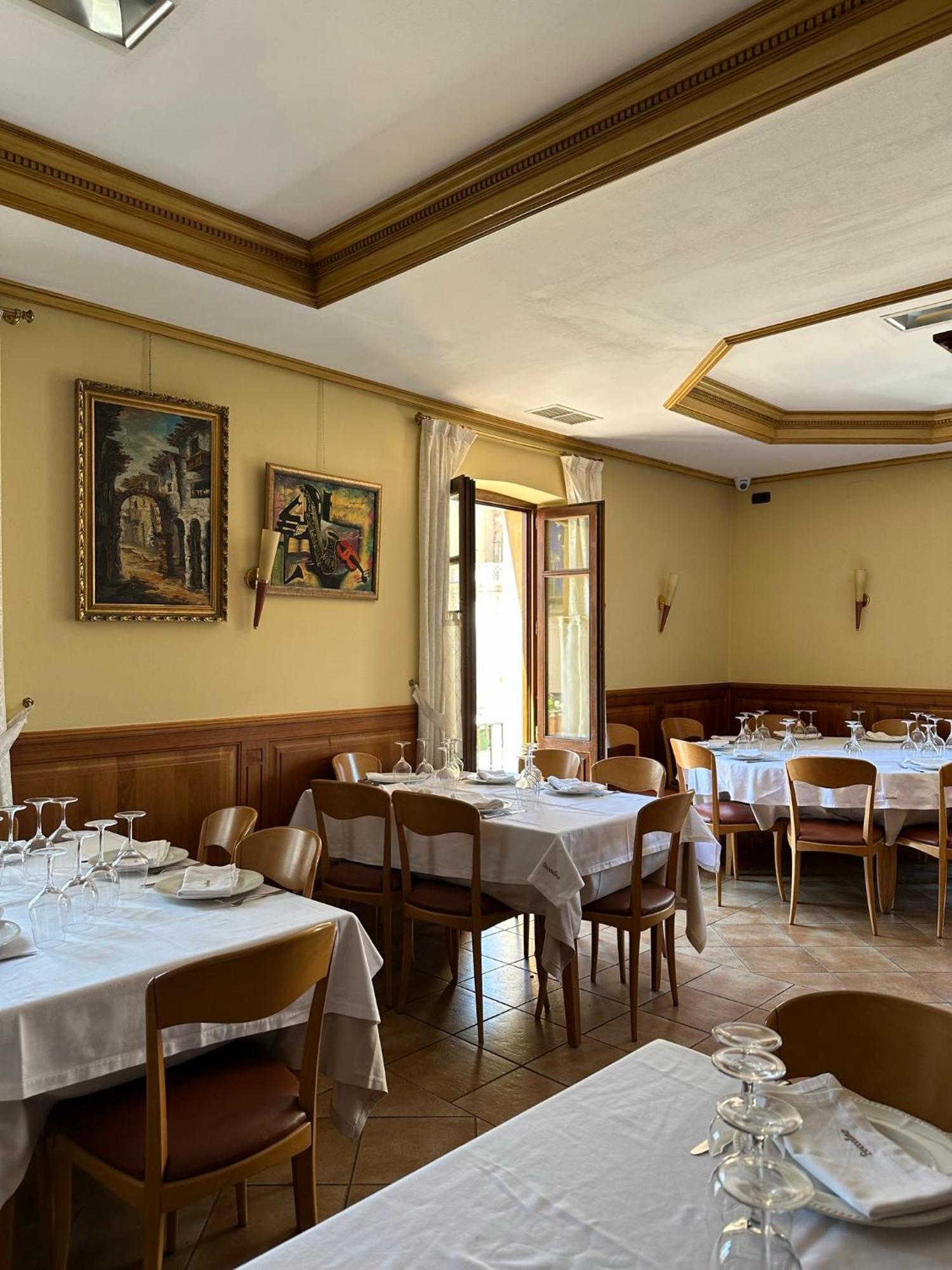 לאון Hostal Restaurante Boccalino מראה חיצוני תמונה