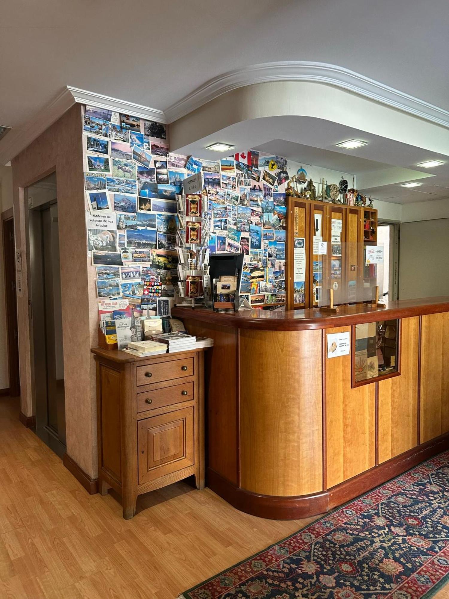 לאון Hostal Restaurante Boccalino מראה חיצוני תמונה