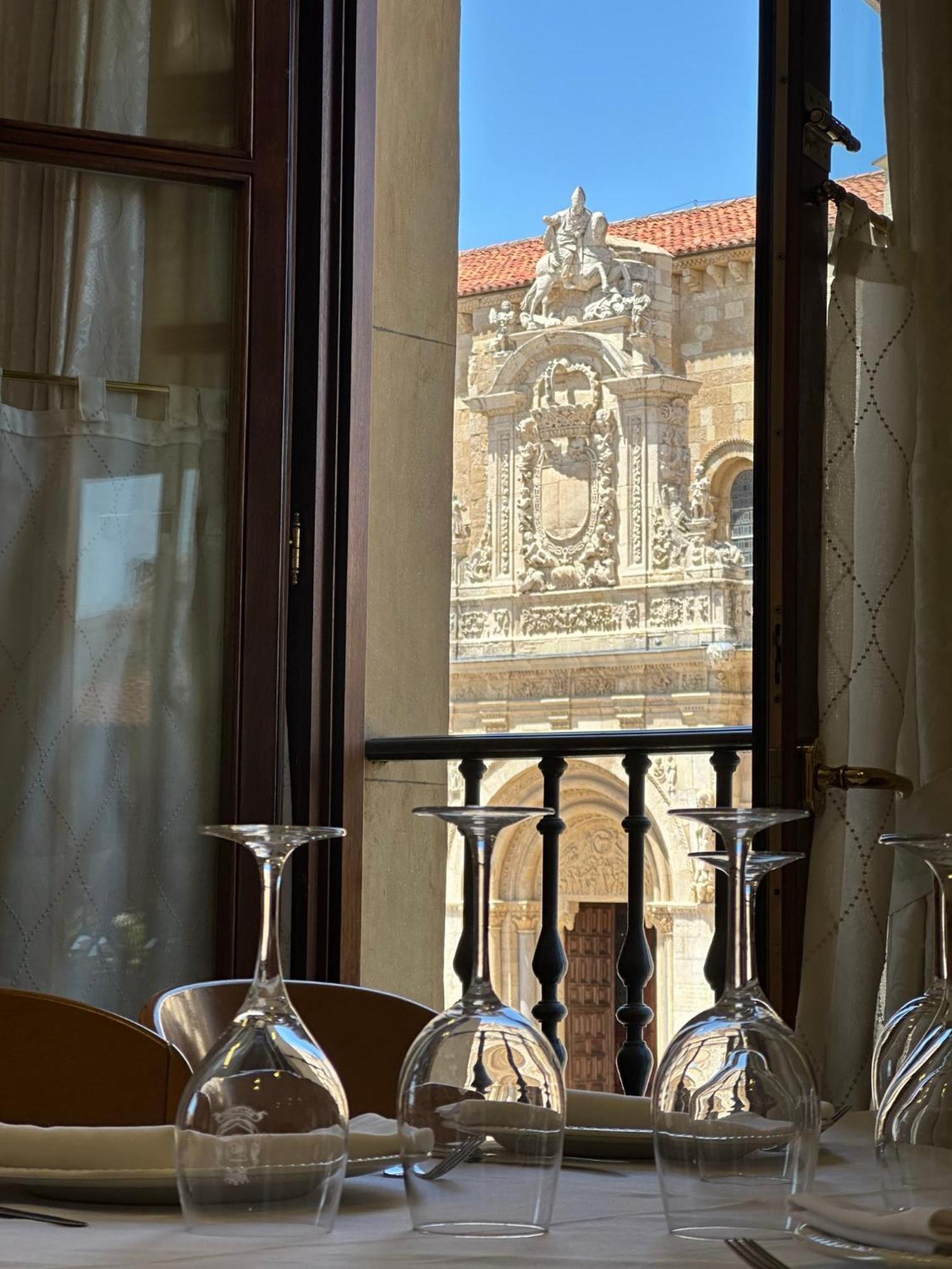 לאון Hostal Restaurante Boccalino מראה חיצוני תמונה
