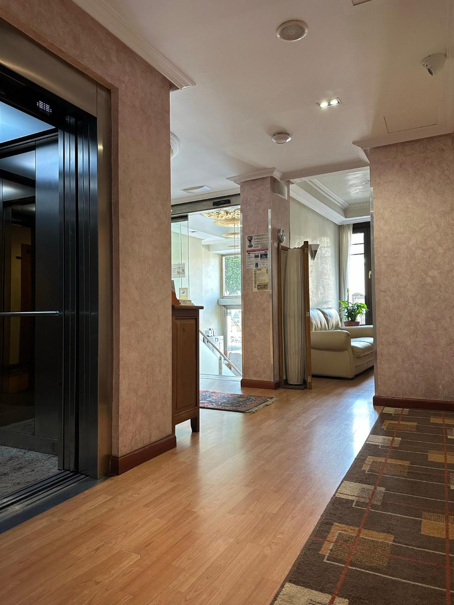 לאון Hostal Restaurante Boccalino מראה חיצוני תמונה