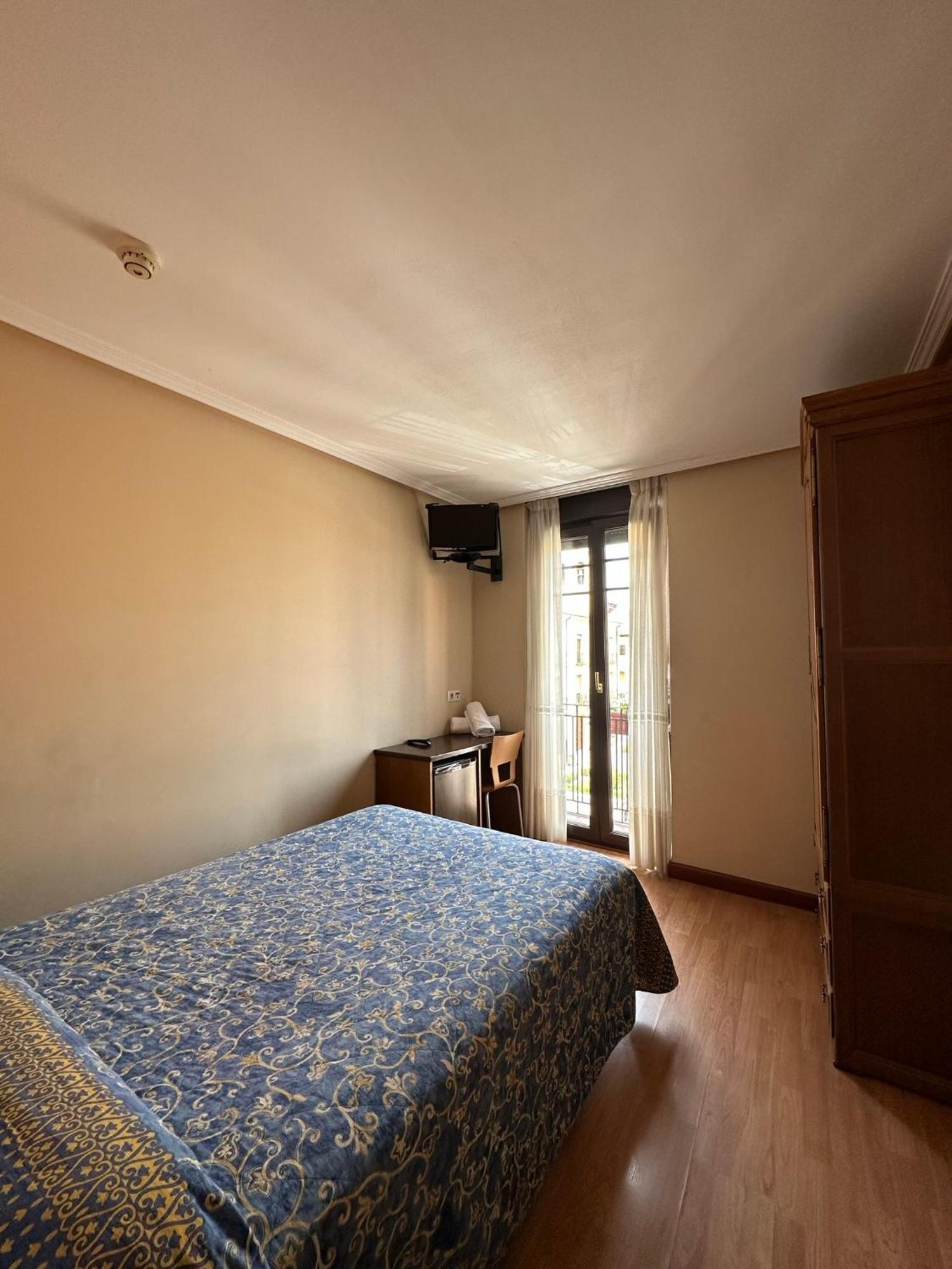 לאון Hostal Restaurante Boccalino מראה חיצוני תמונה