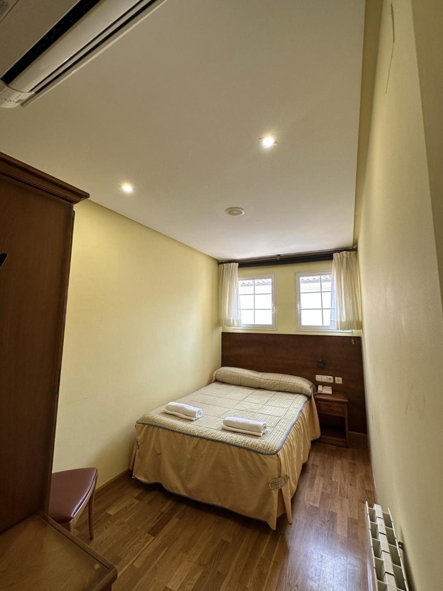 לאון Hostal Restaurante Boccalino מראה חיצוני תמונה