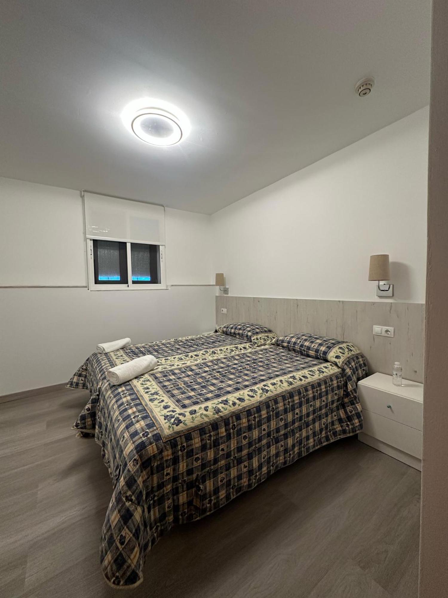 לאון Hostal Restaurante Boccalino מראה חיצוני תמונה