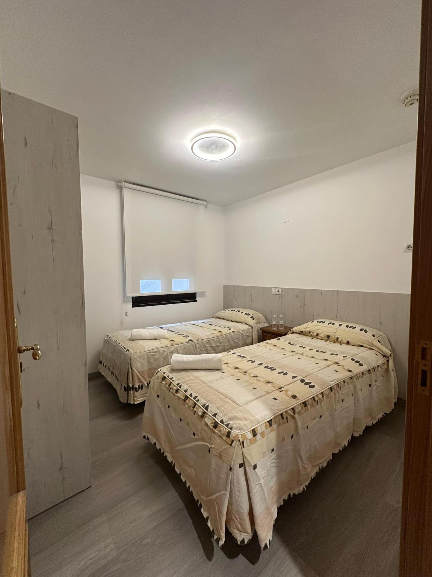 לאון Hostal Restaurante Boccalino מראה חיצוני תמונה