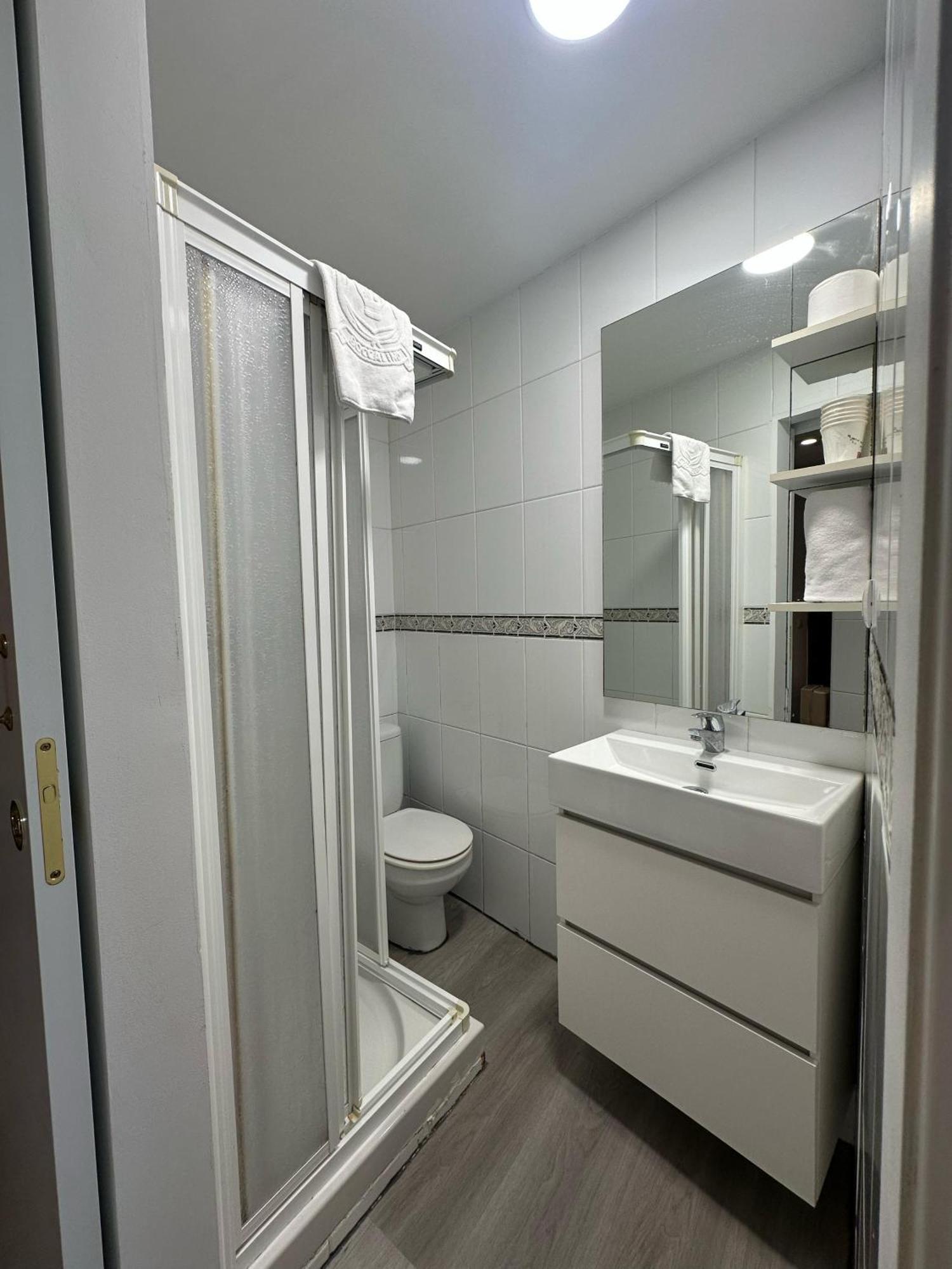 לאון Hostal Restaurante Boccalino מראה חיצוני תמונה